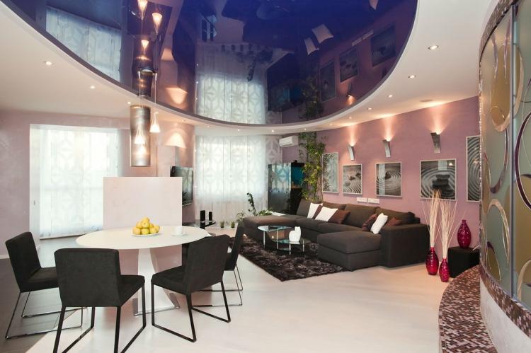 Двухуровневые натяжные потолки в гостиной