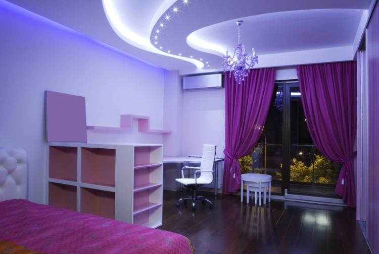 Двухуровневые натяжные потолки в спальне