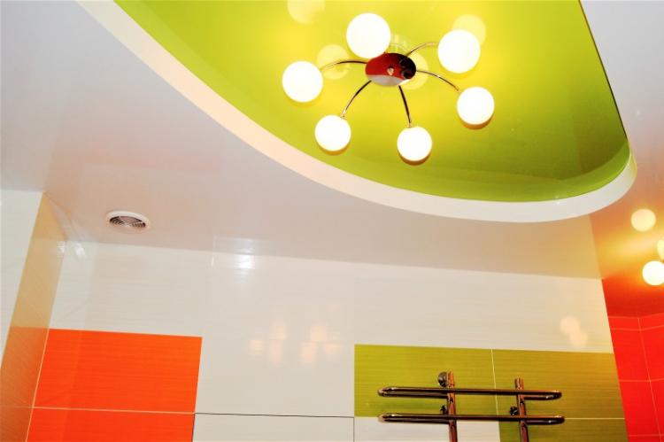 Двухуровневые натяжные потолки в ванной комнате
