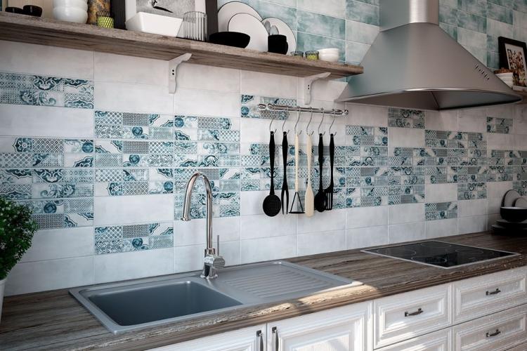 Фартук на кухне из керамической плитки