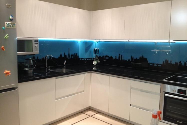 Акриловый фартук на кухне