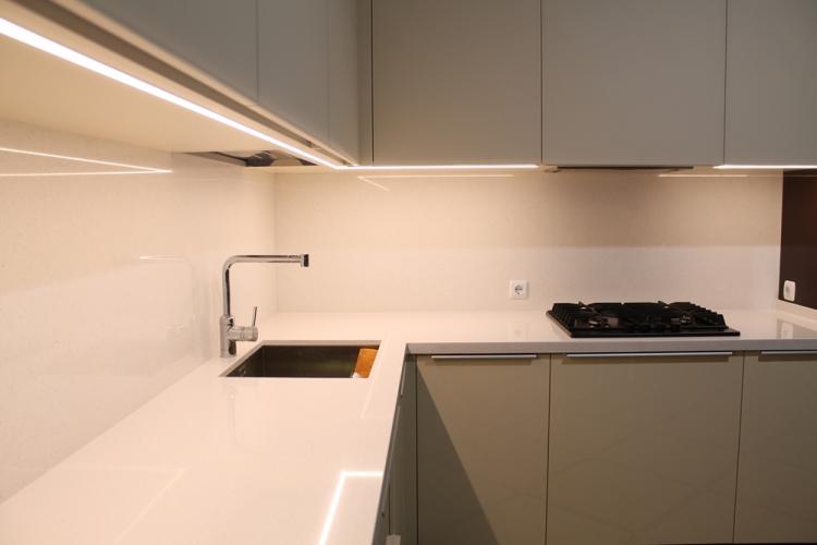 Акриловый фартук на кухне