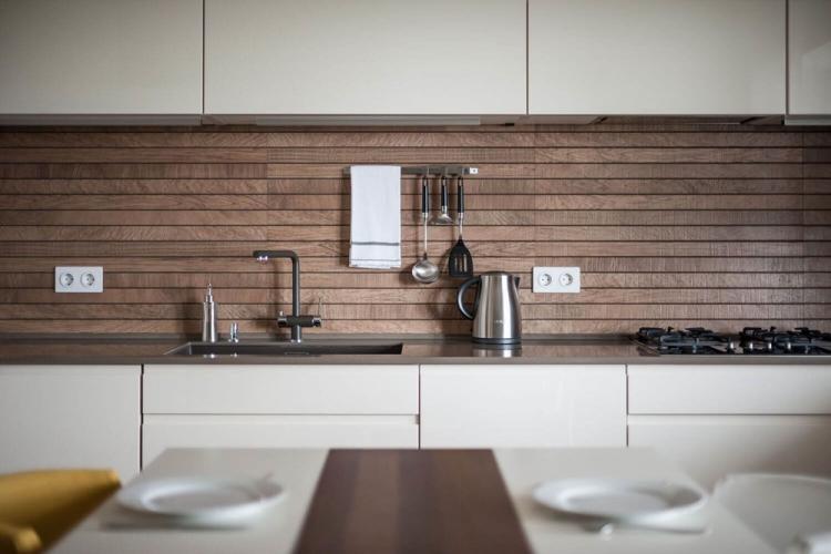 Фартук на кухне из дерева