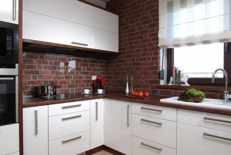 Фартук на кухне из кирпича