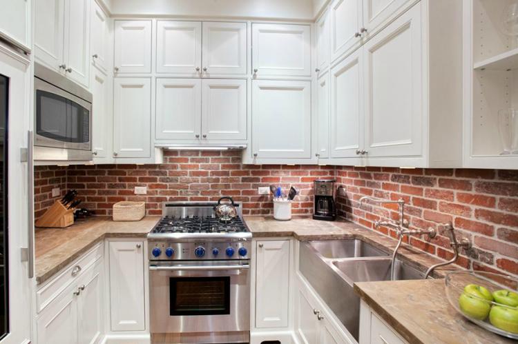 Фартук на кухне из кирпича