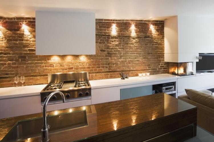 Фартук на кухне из кирпича