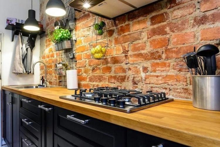 Фартук на кухне из кирпича