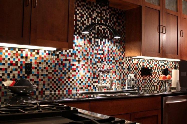 Фартук на кухне из мозаики