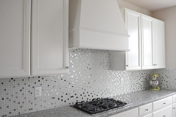 Фартук на кухне из мозаики