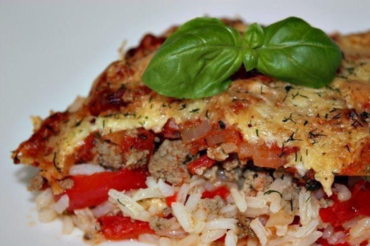 Запеканка с фаршем и рисом