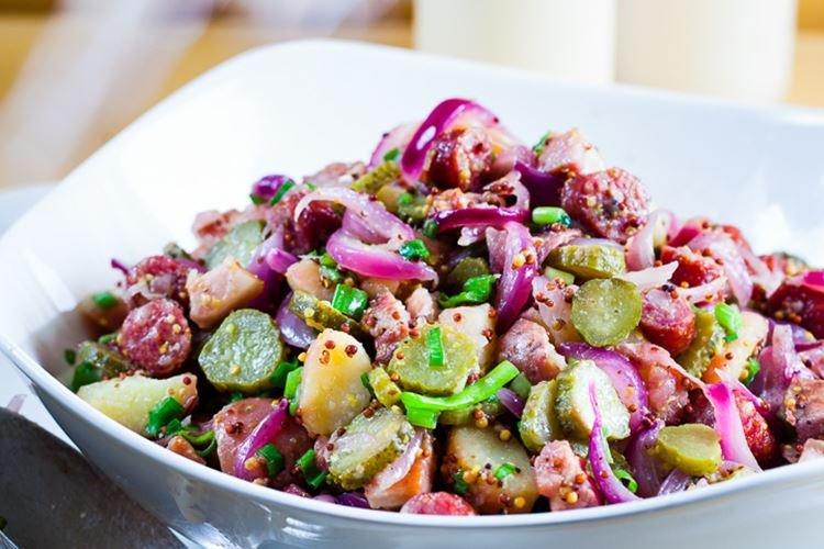 Картофельный салат с копченостями