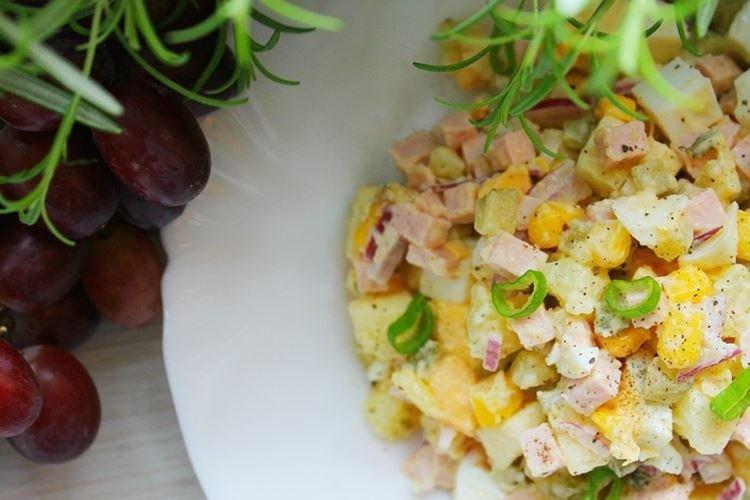 Картофельный салат с колбасой