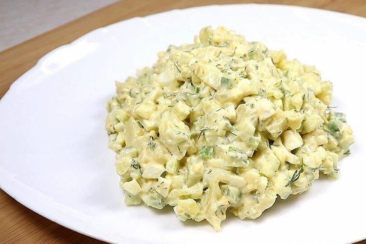 Картофельный салат с маринованными огурцами
