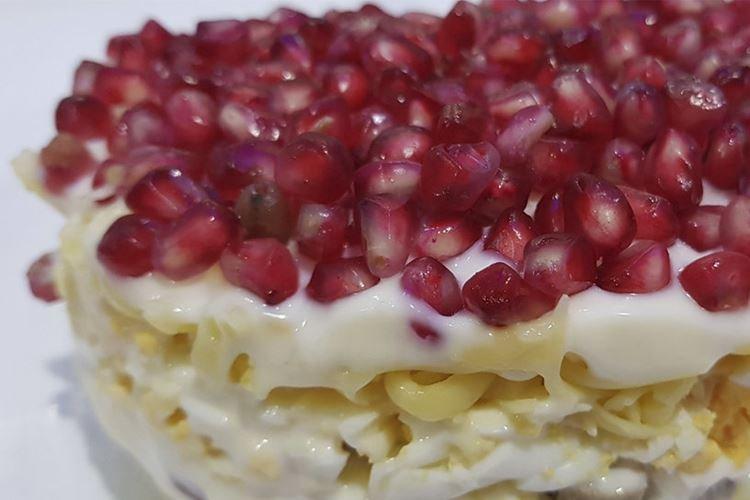 Салат с говяжьим языком и гранатом