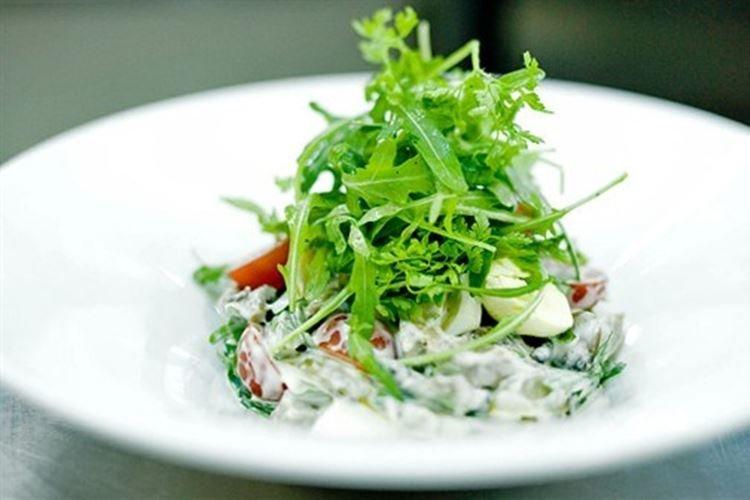 Салат с говяжьим языком и грибным ассорти