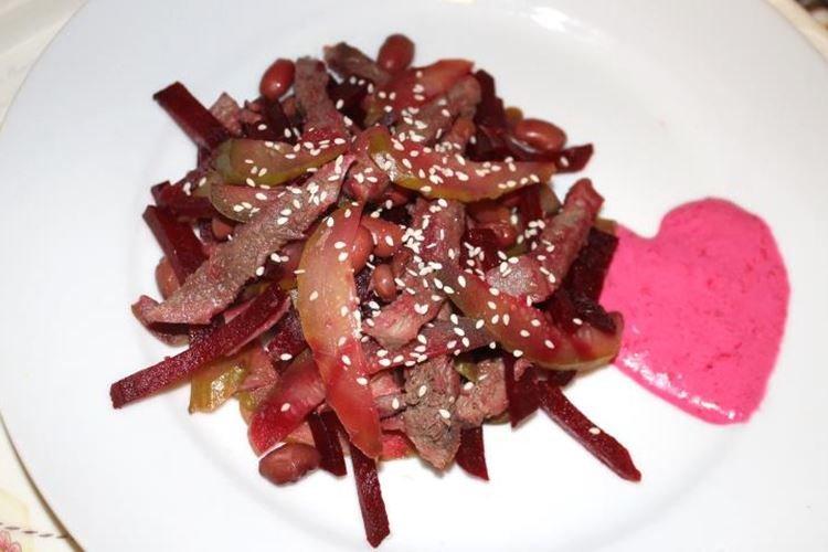 Салат с говяжьим языком и свеклой