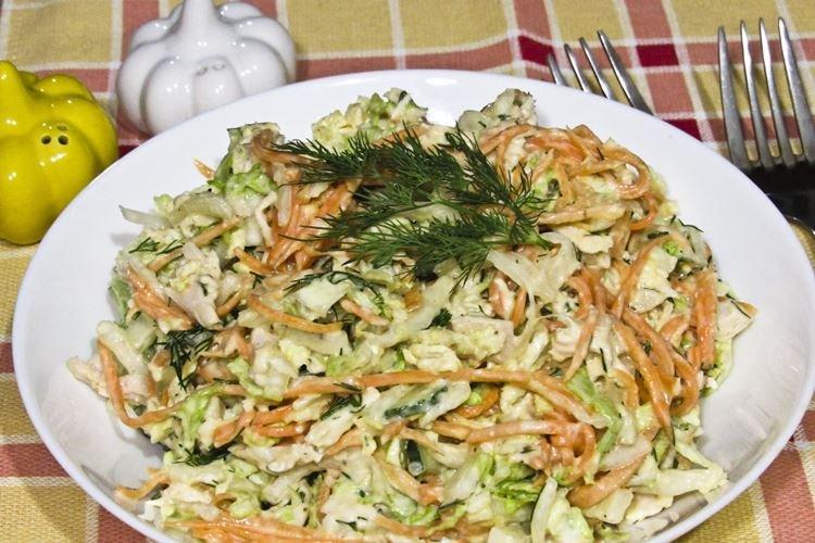 Салат с рыбными консервами и пекинской капустой