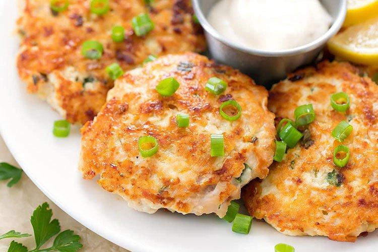 Куриные котлеты со сметаной и манкой