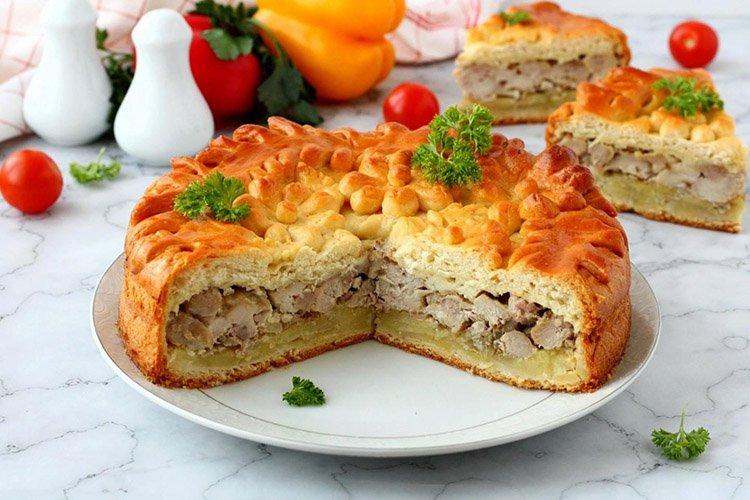Закрытый пирог-слойка с мясом