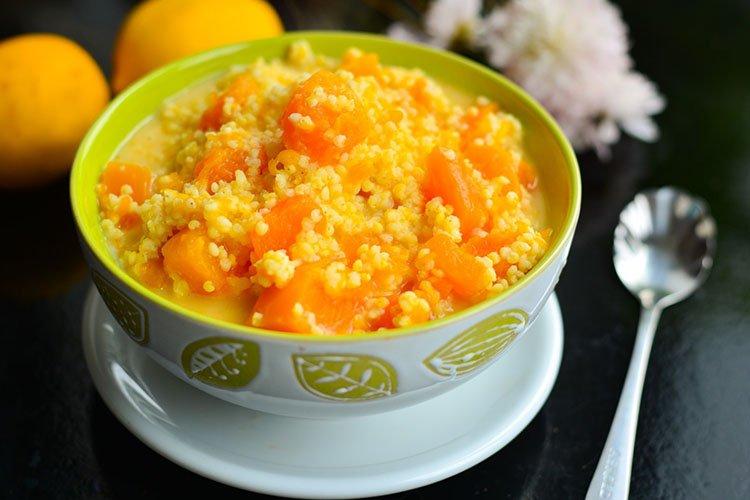 Кукурузная каша с тыквой и яблоком