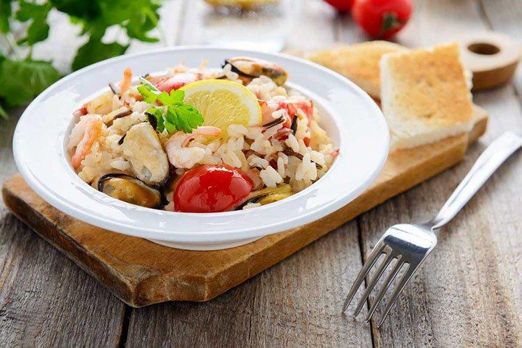 Мясной салат с рисом