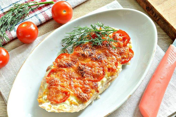 Отбивные из куриного филе с адыгейским сыром