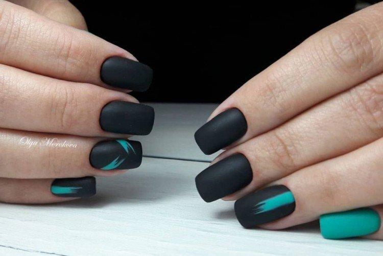 Черный матовый маникюр