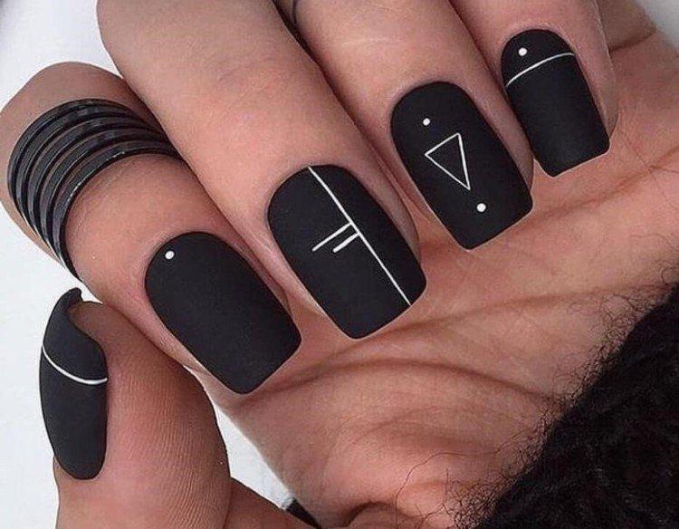 Черный матовый маникюр