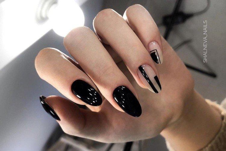 Черный маникюр с нюдом