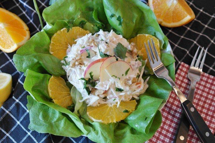 Вальдорфский салат из индейки и сельдерея