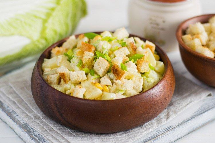 Салат с ананасами и сельдереем