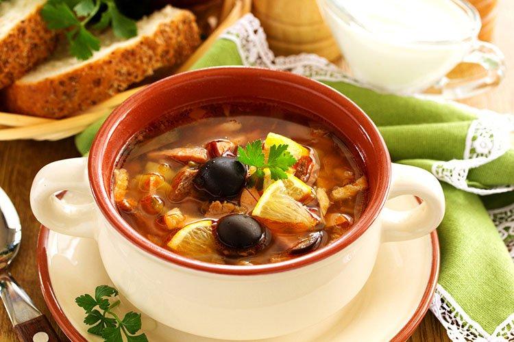 Солянка с мясным ассорти и квашеной капустой