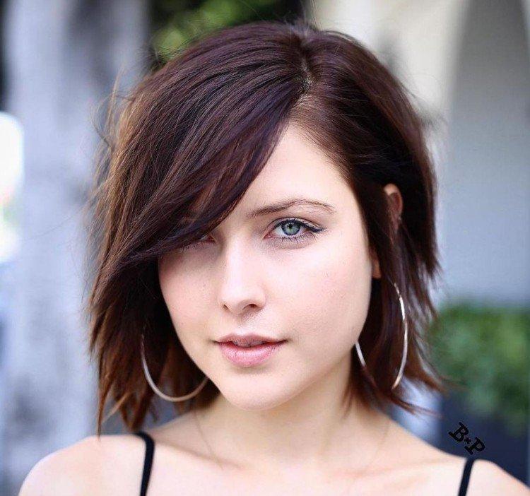 Стрижки для круглого лица 2021 - фото и идеи