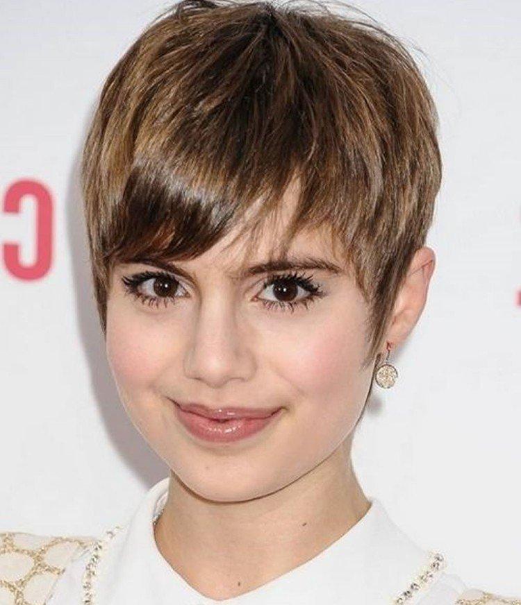 Стрижки для круглого лица 2021 - фото и идеи