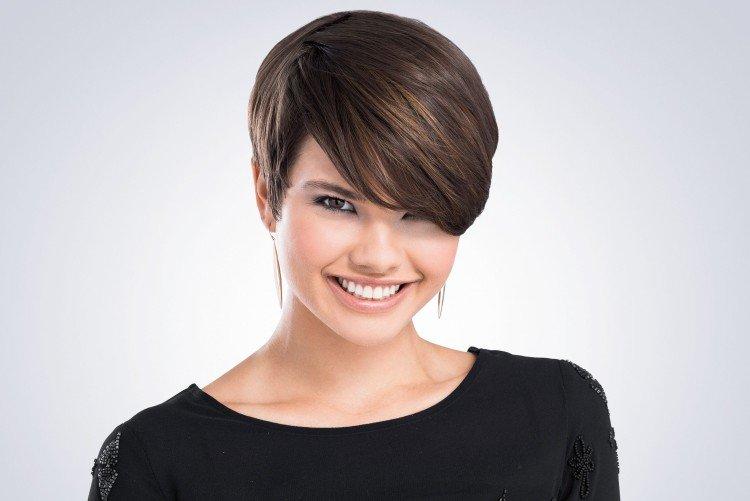 Гармоничная пикси с косой челкой