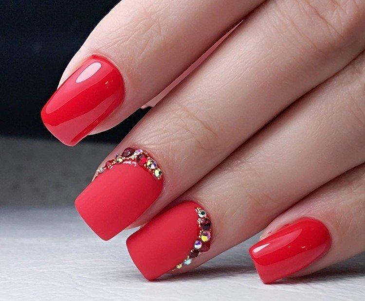 Красный маникюр – фото и красивые идеи