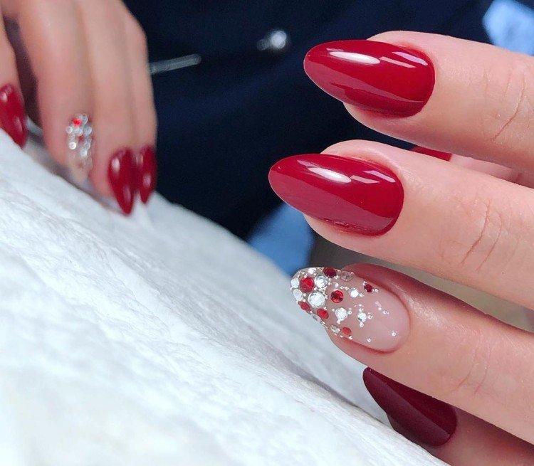 Красный маникюр – фото и красивые идеи