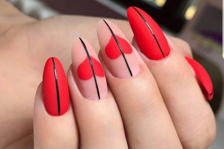 Красный маникюр с нюдом