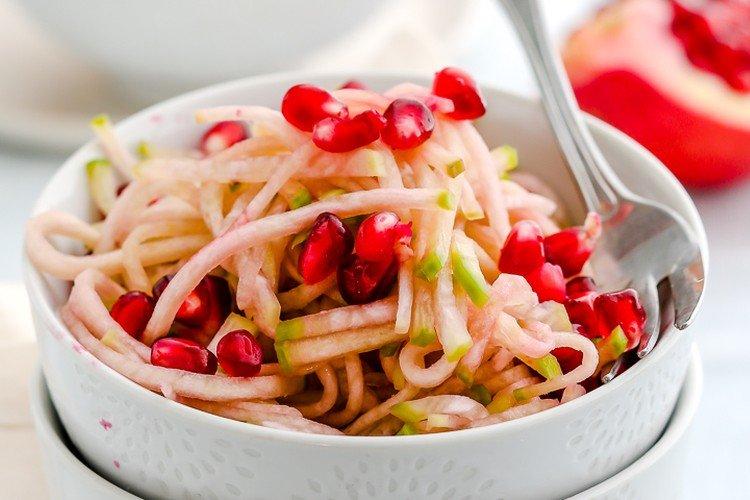 Салат из редьки с яблоком