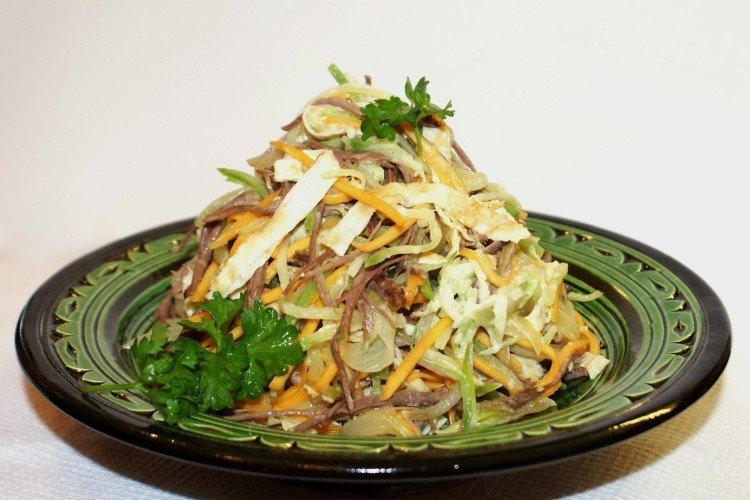 Мясной салат с редькой