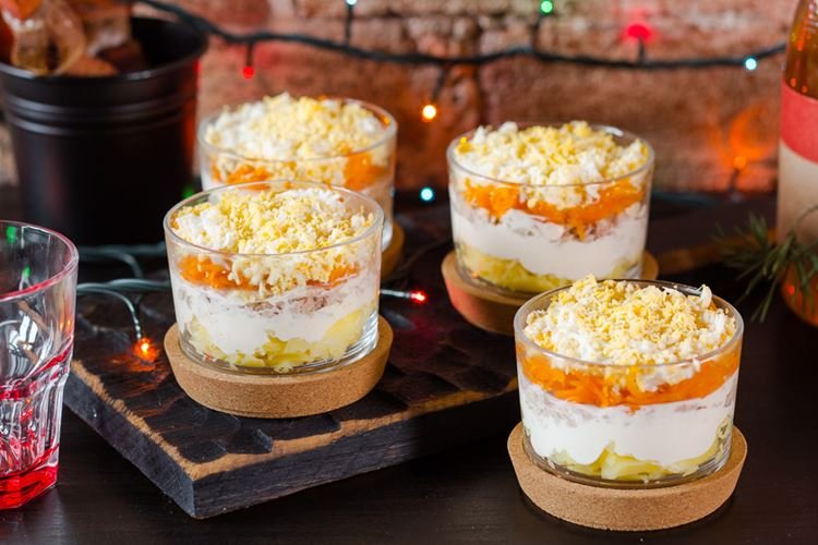 Салат с тунцом и яблоками