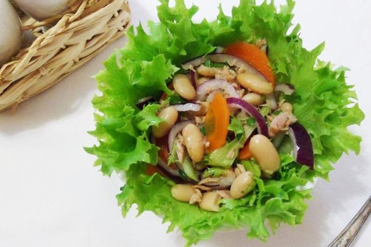Салат с тунцом и фасолью