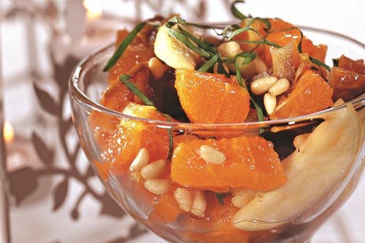 Салат из фиников и мандаринов