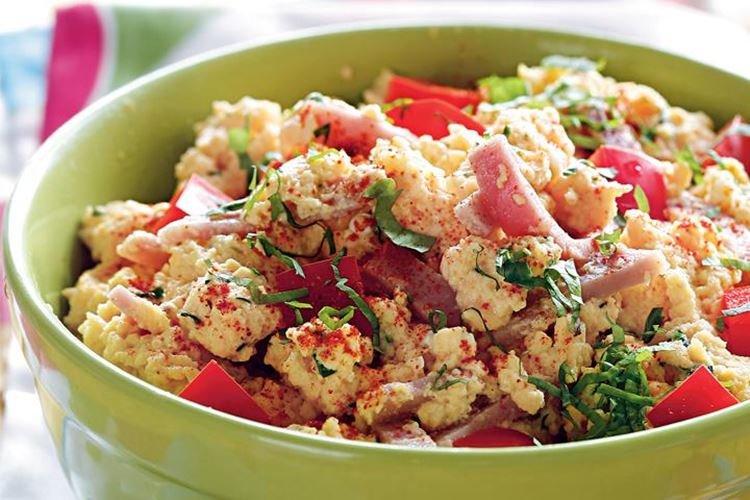 Скрэмбл с паприкой и ветчиной