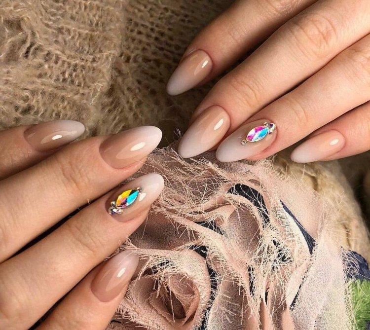 Бежевый маникюр - фото и идеи