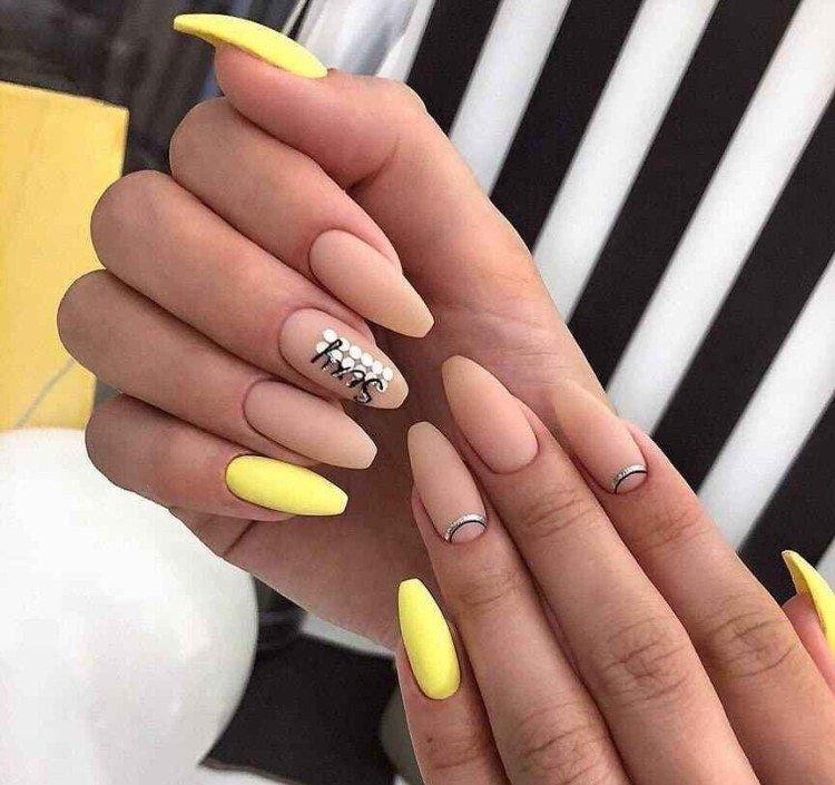 Бежевый маникюр - фото и идеи