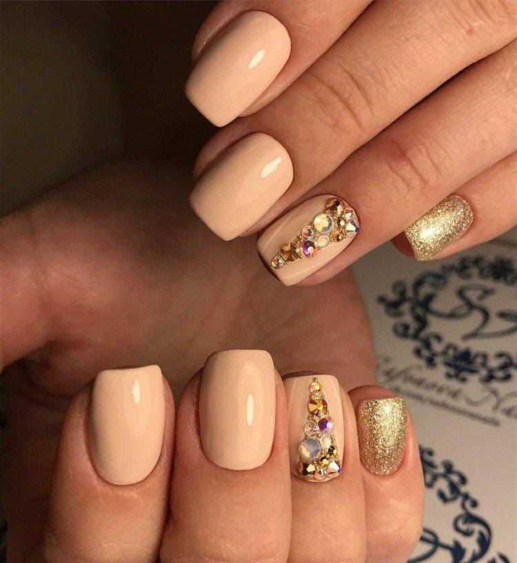 Бежевый маникюр - фото и идеи