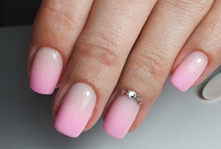 Розовый маникюр - фото и идеи