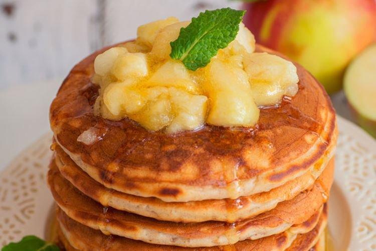 Яблочные панкейки