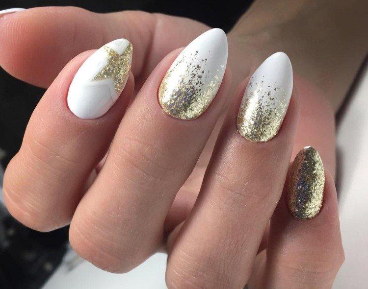 Белый маникюр с блестками
